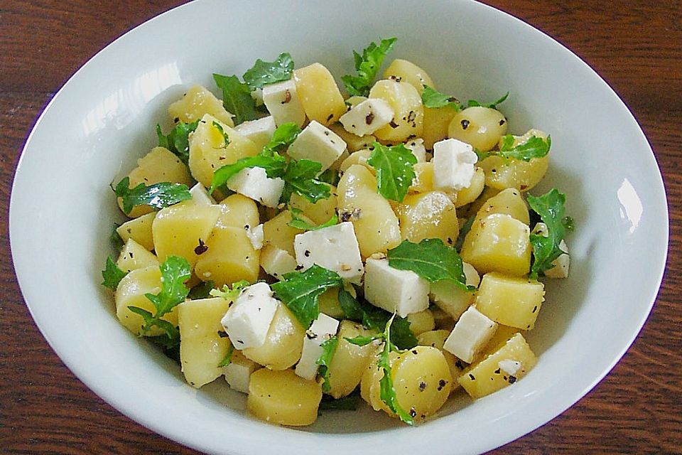 Kartoffelsalat mit Rucola und Fetakäse