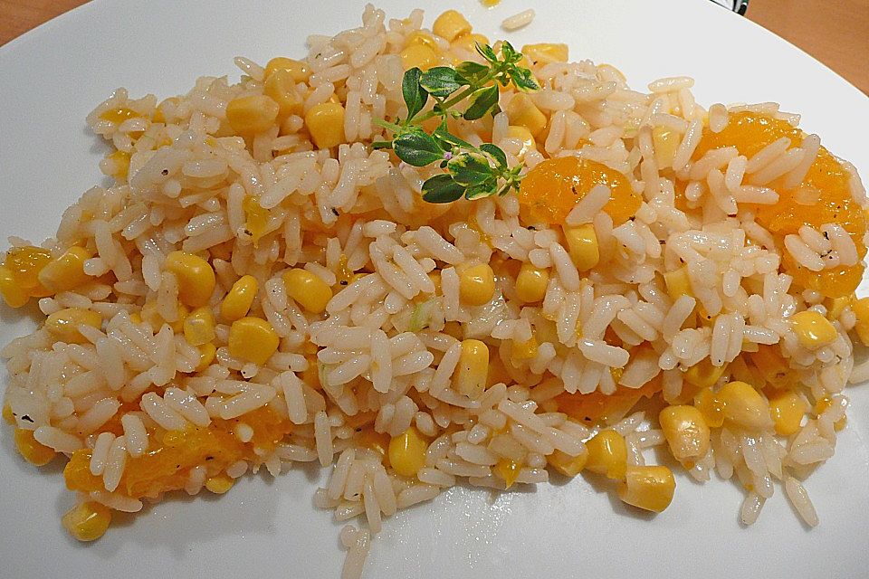 Frischer und kalter Reissalat