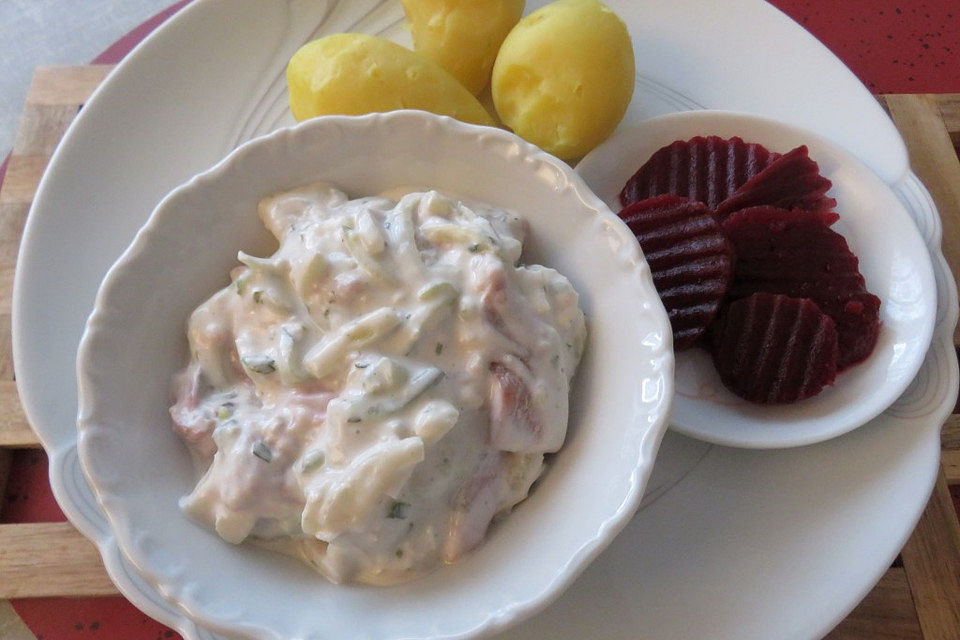 Matjessalat mit Schlagsahne und Joghurt