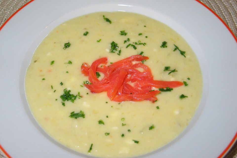 Käse-Lauch-Suppe mit Lachsstreifen