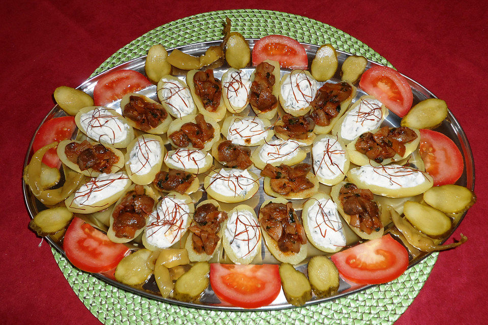 Gefüllte Kartoffeln mit Pilzragout und Kräuterquark