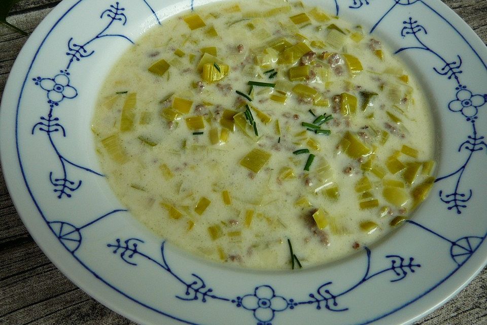 Käse-Lauch-Suppe mit Hackfleisch